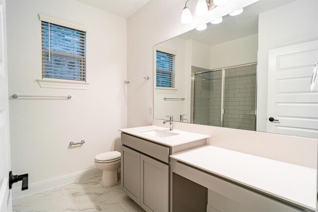 Building Photo - 3501 Jaulan St