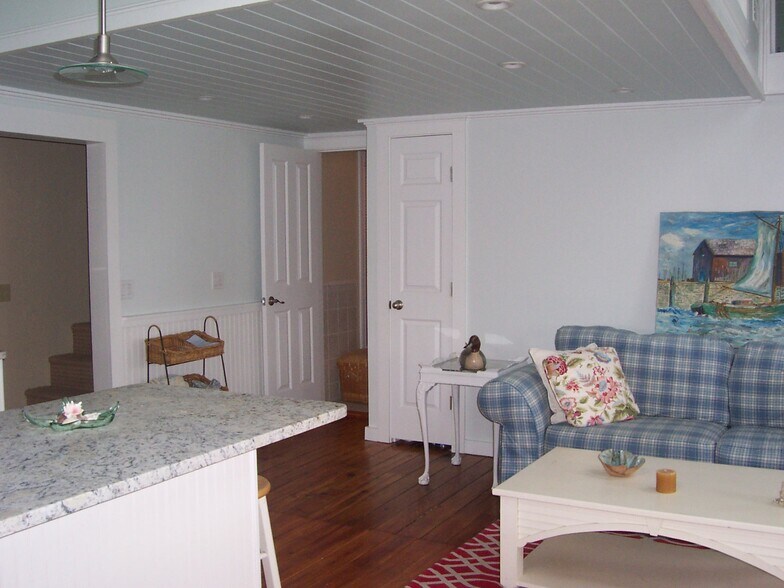 Building Photo - 545 Ocean Rd