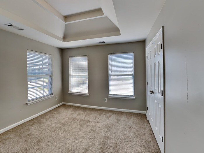 Building Photo - 6273 Selborn Dr SW