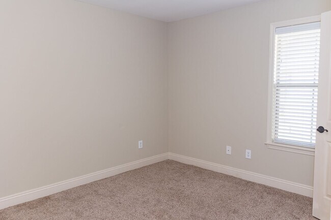 Building Photo - 3 bedrooms, 2 baths in Bay Branch estates!
