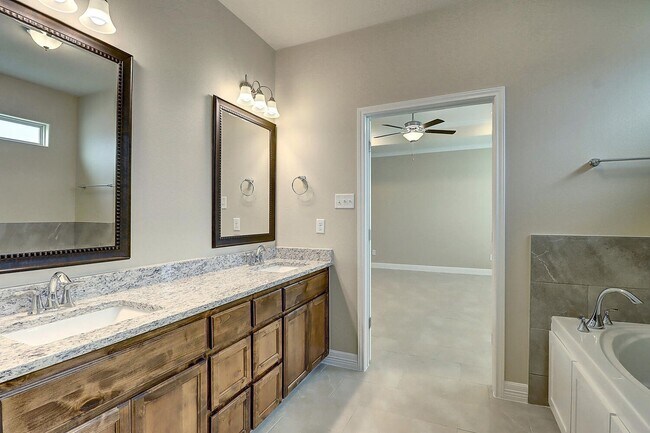 Building Photo - 2202 Crystal Bay Dr.