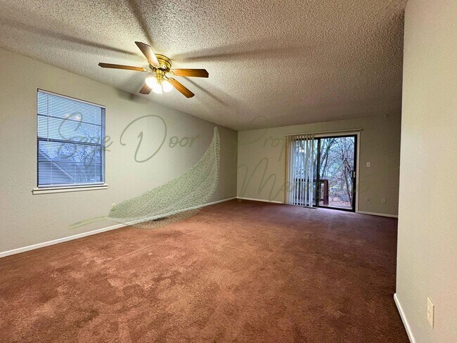 Building Photo - AVAILABLE NOW!!!!