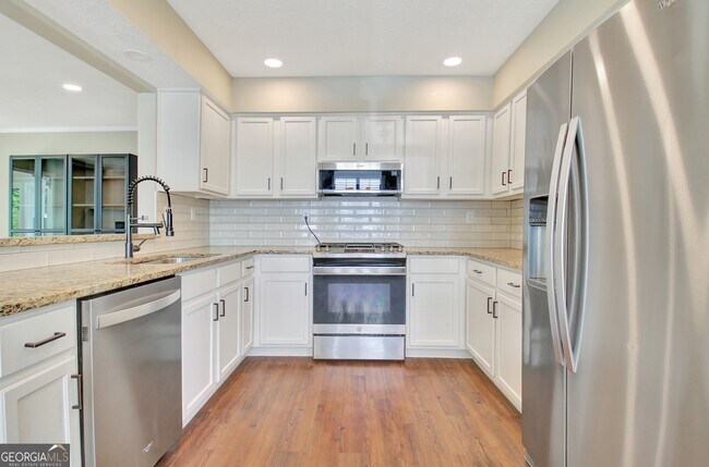 Building Photo - 303 Calgary Dr