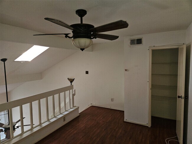 Building Photo - 2425 Holly Hall St