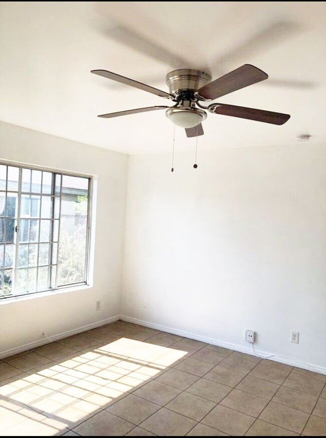 Building Photo - 16615 S Denver Ave