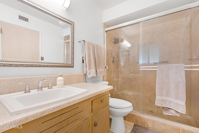 Building Photo - 1021 W Las Palmaritas Dr