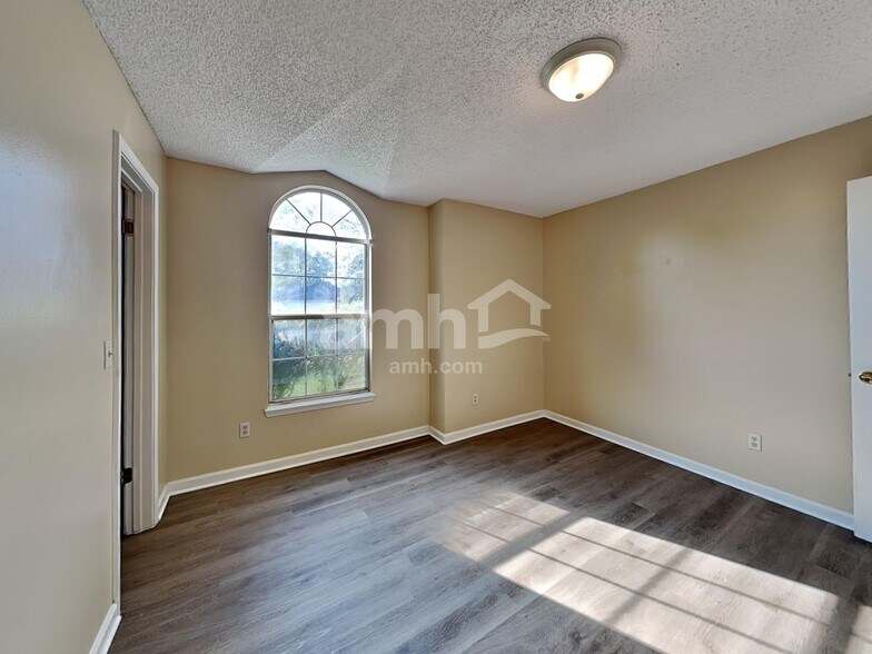 Building Photo - 13631 Capistrano Dr S