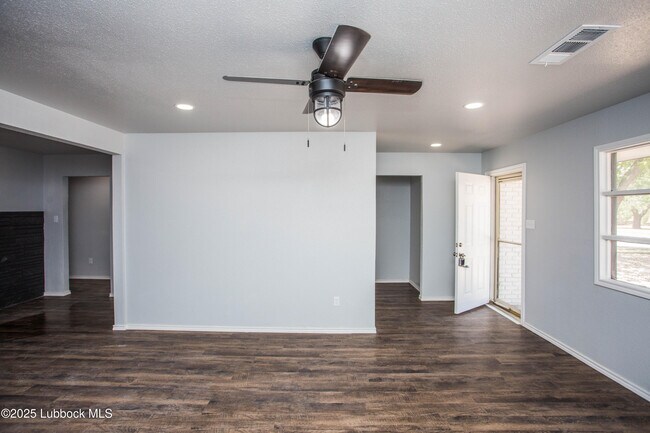 Building Photo - 6803 Avenue W