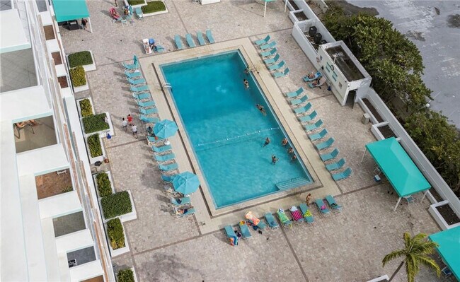 Building Photo - 3725 S Ocean Dr