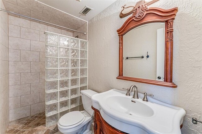 Building Photo - 16017 Woodpine Dr