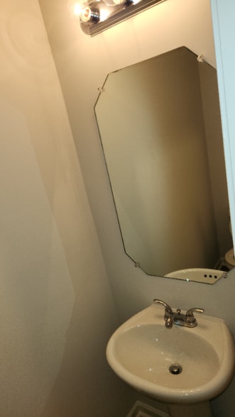 Building Photo - 2633 Taton Ct