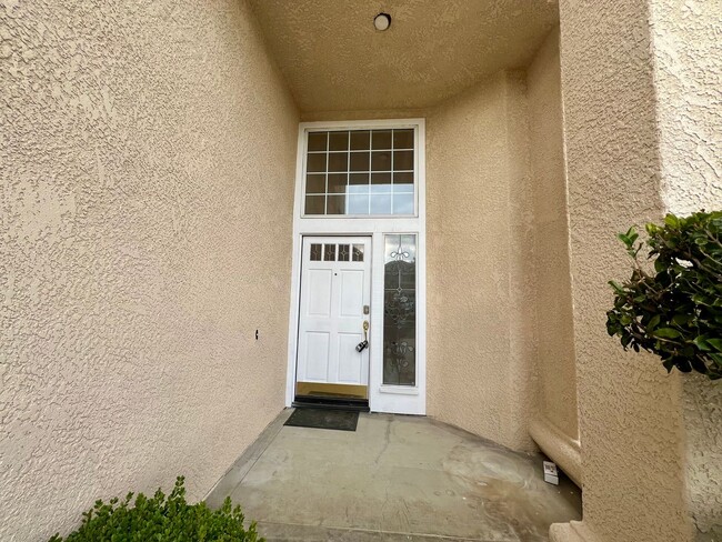 Building Photo - Beautiful 4 Bedroom Single Family Home with Pool and Pool Service Included for Lease in Rancho Cu...