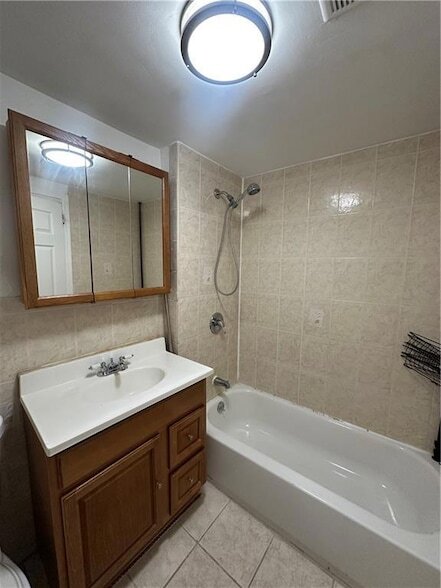 Building Photo - 580A Quincy St