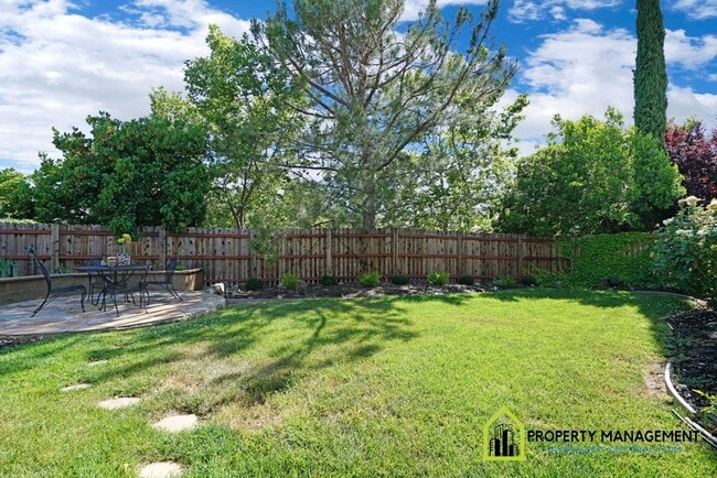 Building Photo - Charming 3-4 Bedroom Home with Top-Rated S...