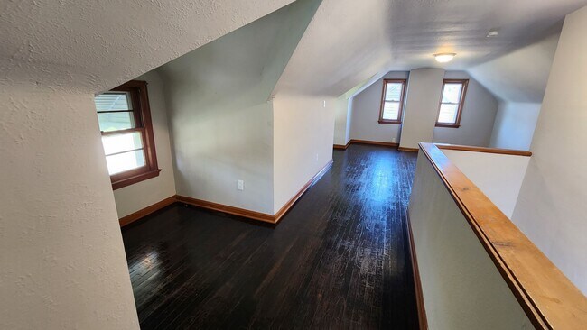 Building Photo - Single family home 3 bedroom