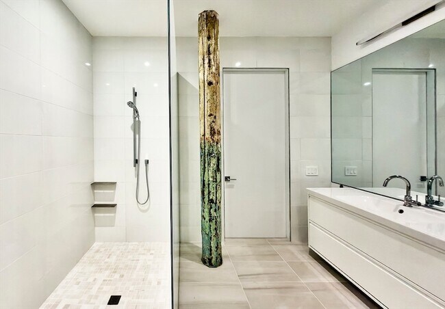 Building Photo - 520 State Rd