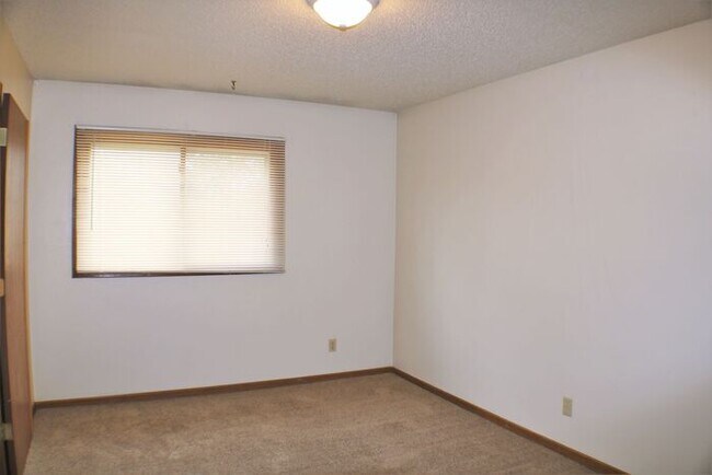 Building Photo - $1,100 | 2 Bedroom, 1 Bathroom CONDO | CAT Friendly* | Available for Immediate Move In!