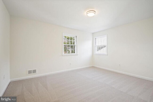 Building Photo - 5801 Hillburne Way