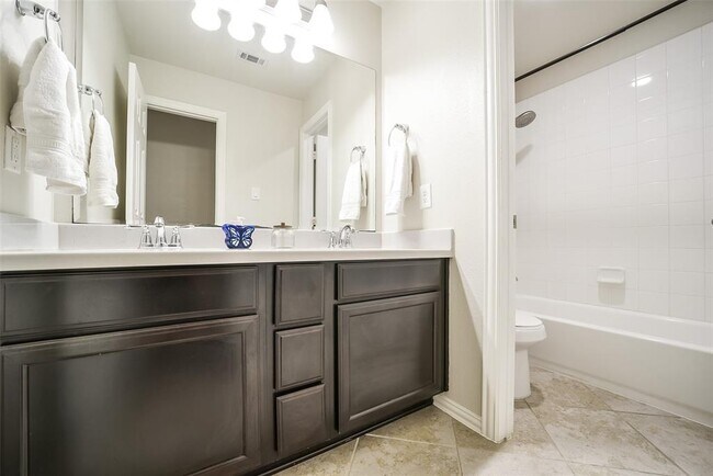 Building Photo - 2718 Misty Laurel Ct