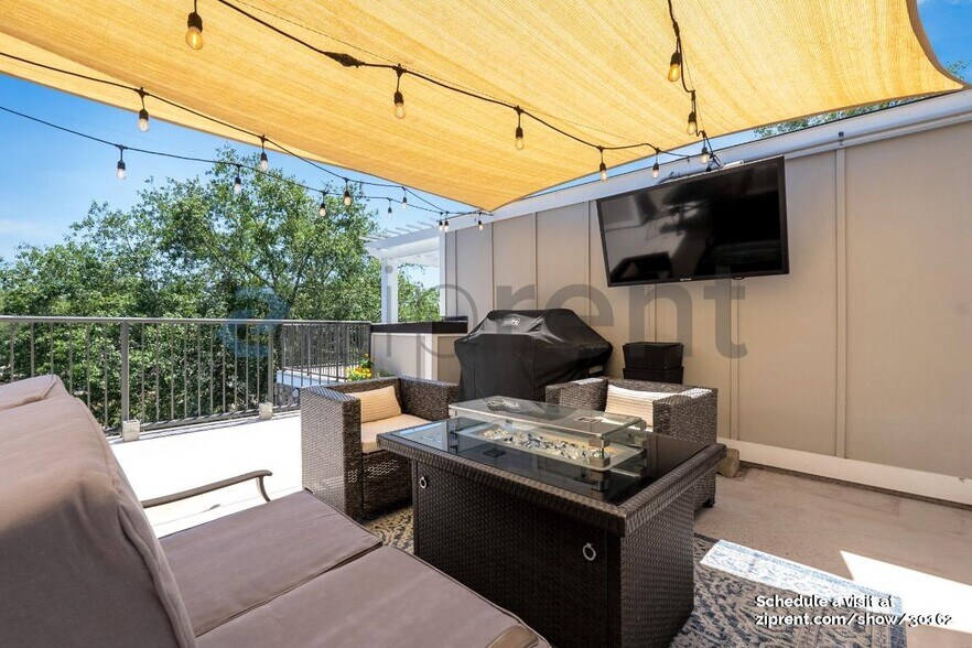 Building Photo - 303 Canton Wy