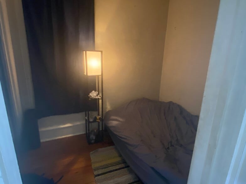 Building Photo - 2122 N Clifton Ave