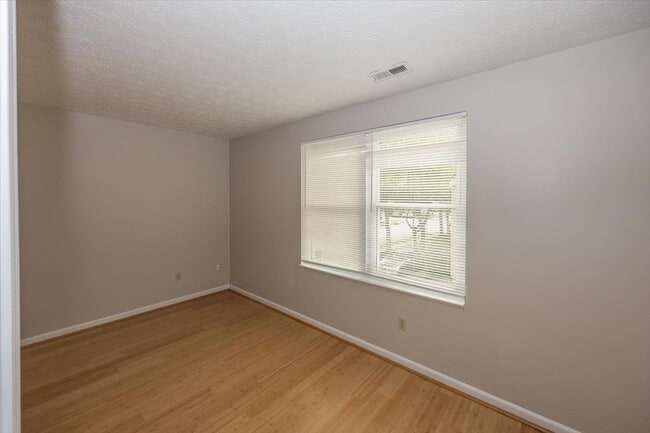 Building Photo - 637 Cembra Dr