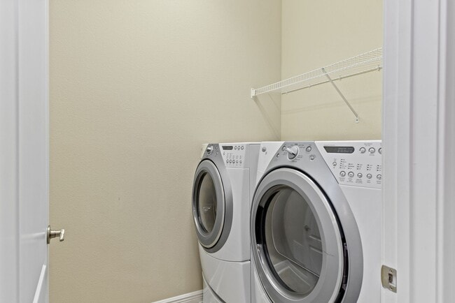 Building Photo - Savannah Park 3 bedroom townhouse