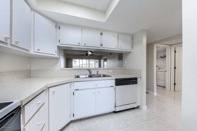 Building Photo - PRICE DROP!! UNFURNISHED ANNUAL RENTAL. CL...