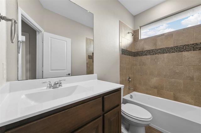Building Photo - 3318 Camden Creek Dr