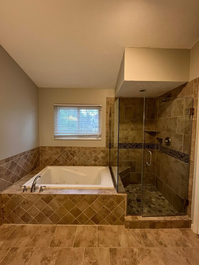 Building Photo - 208 Caswell Dr