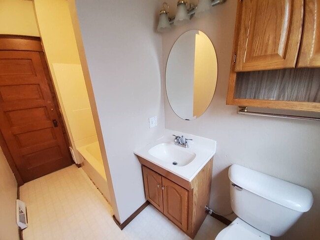 Building Photo - 1102 Chicago St