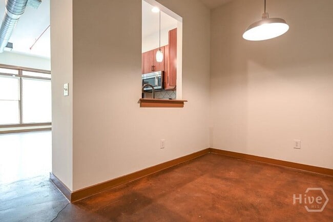 Building Photo - 250 Martha Dr