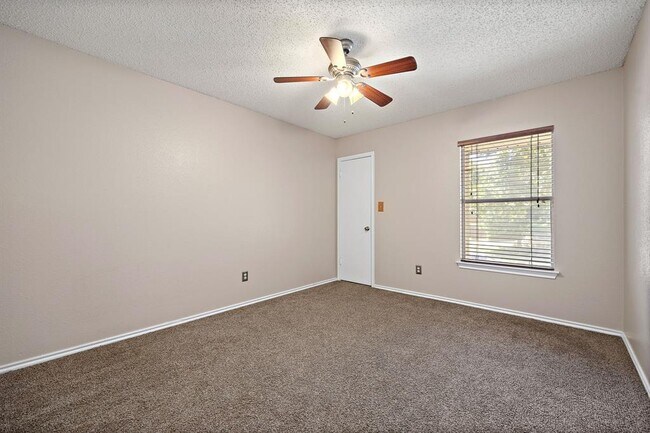 Building Photo - 12943 Dionysus Dr