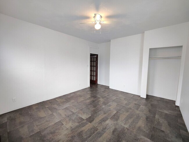 Building Photo - *Spacious 2BD/1BA Single-Family Home Available in Oakland*