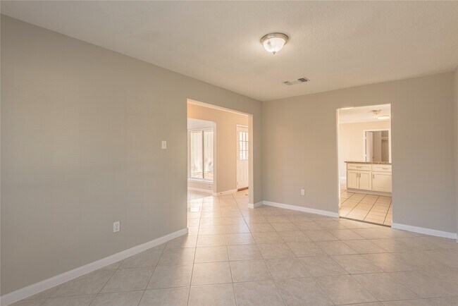 Building Photo - 4418 Lost Spring Dr