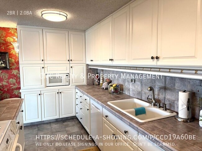 Building Photo - 5400 E The Toledo