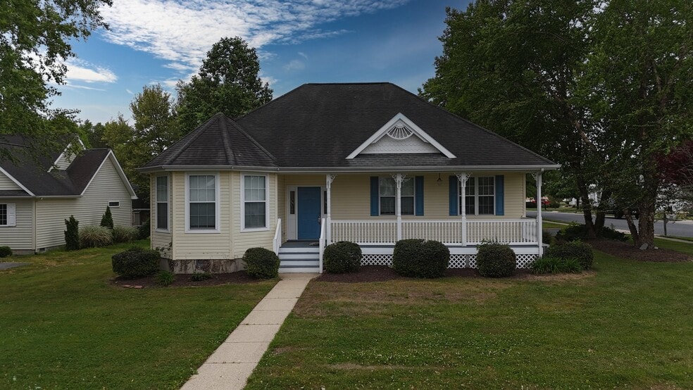 Building Photo - 204 Henrys Mill Dr