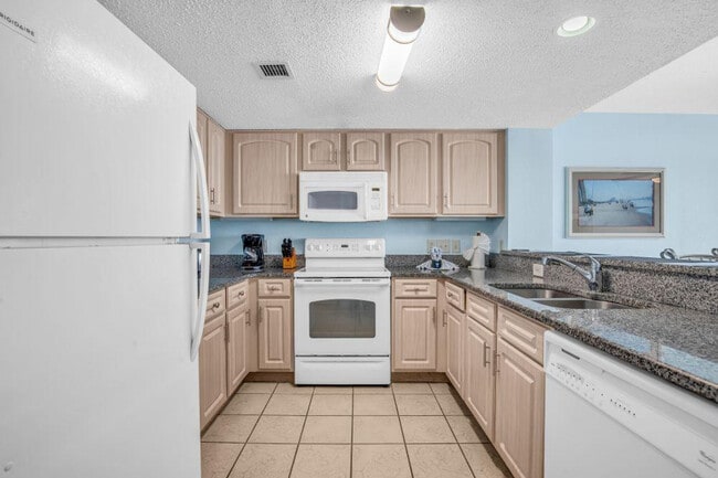 Building Photo - 3548 Alexandria Ave