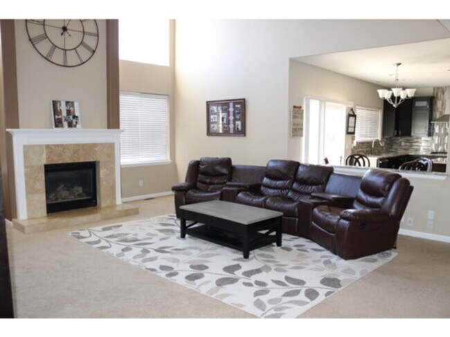 Building Photo - Saddle Rock Ridge 2 story with basement