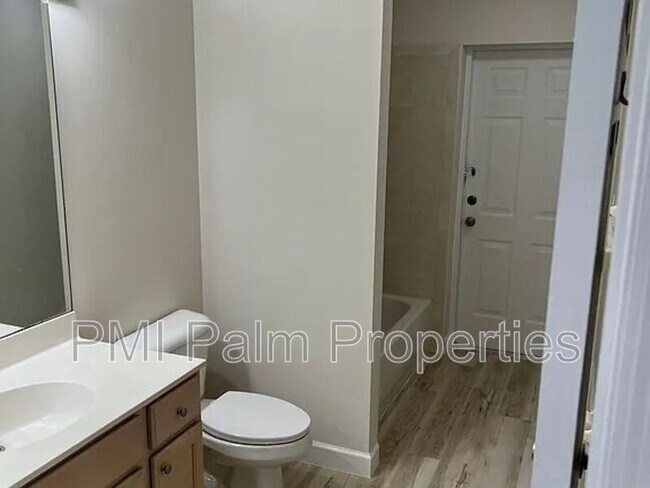 Building Photo - 117 SW Glenwood Dr