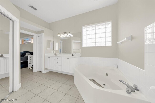 Building Photo - 28327 Hidden Lake Dr