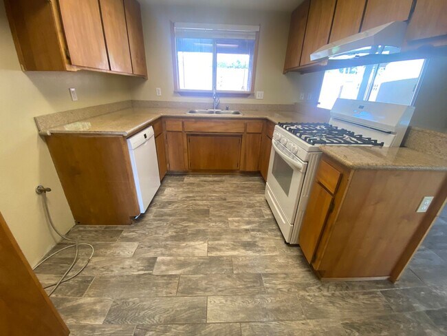 Building Photo - 1275 Peterson Ranch Rd