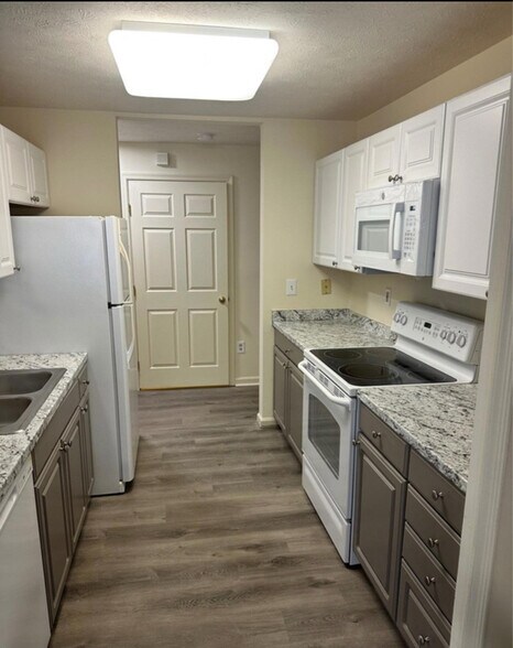 Building Photo - 8009 Township Dr