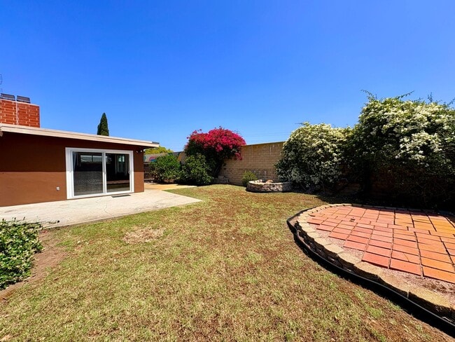 Building Photo - Single Story Home In The Heart of Clairemont