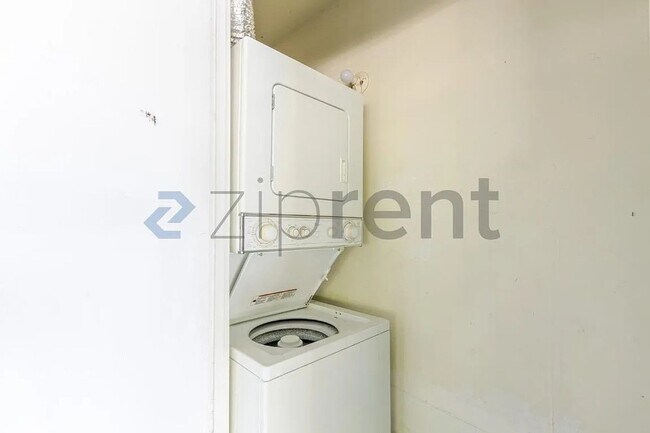 Building Photo - 709 Adeline Pl