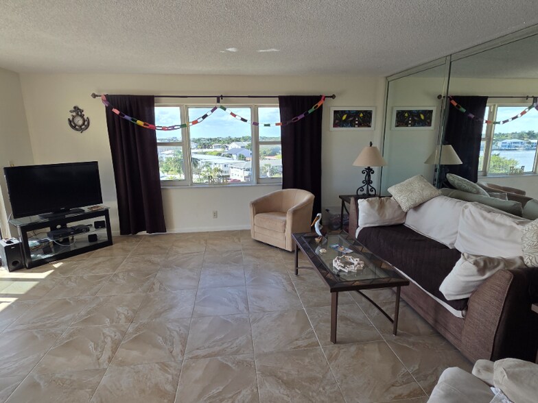 Building Photo - 1200 Hibiscus Ave