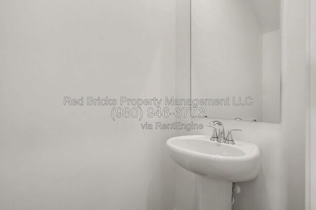 Building Photo - 3125 Ophelia Aly