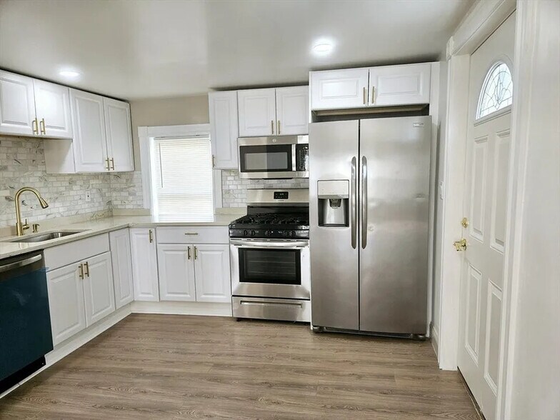 Building Photo - 222 N Main St