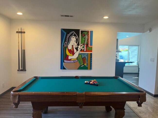 Building Photo - 1233 E Via Escuela