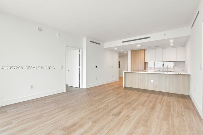 Building Photo - 2411 Laguna Cir